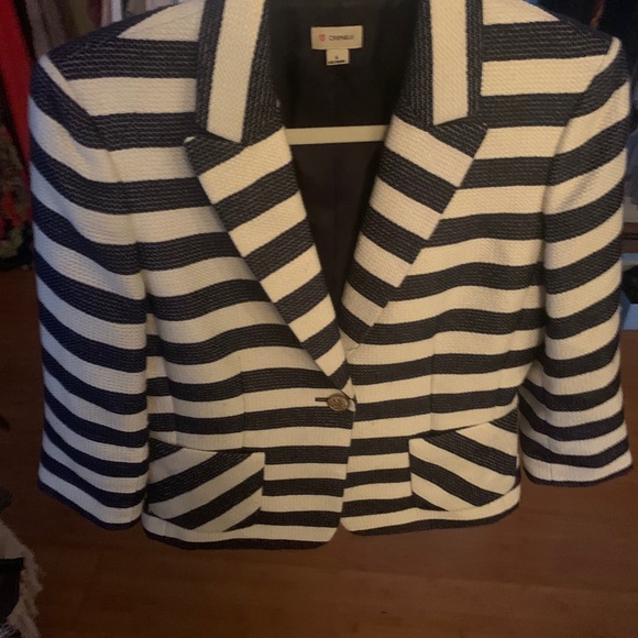 Jackets - Picture 14 of 16